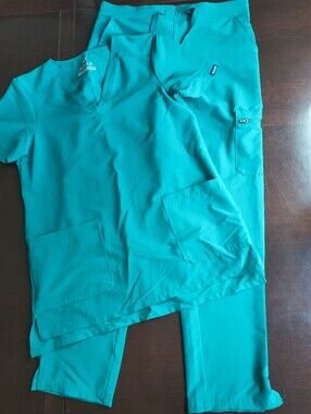 Adar Addition Go-Basic Scrub Set for Women